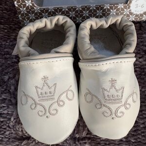 Robeez Luxury edition boys crown white soft sole shoes